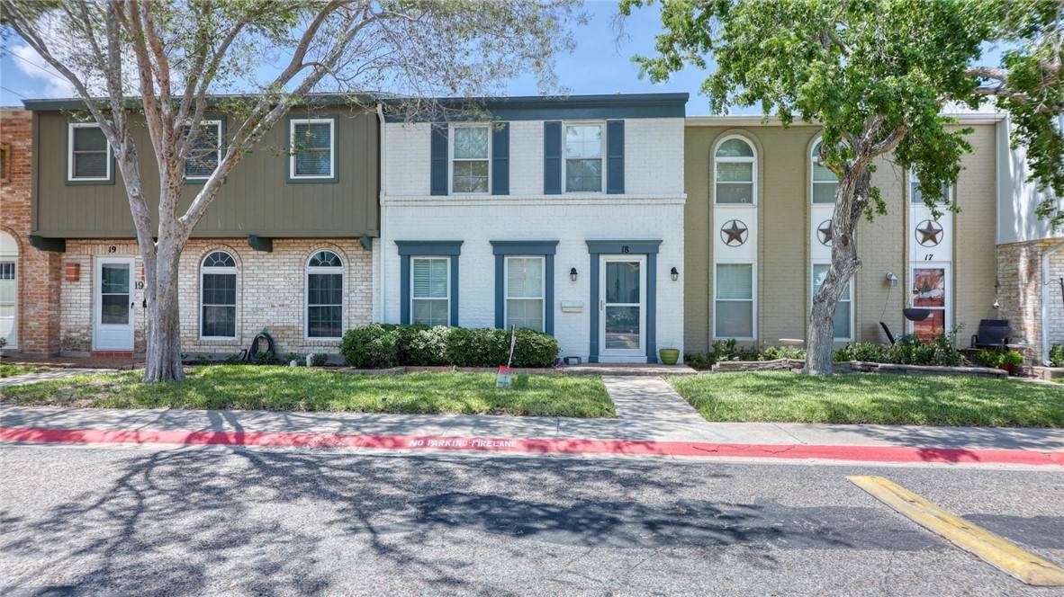 18 Townhouse - Photo 1