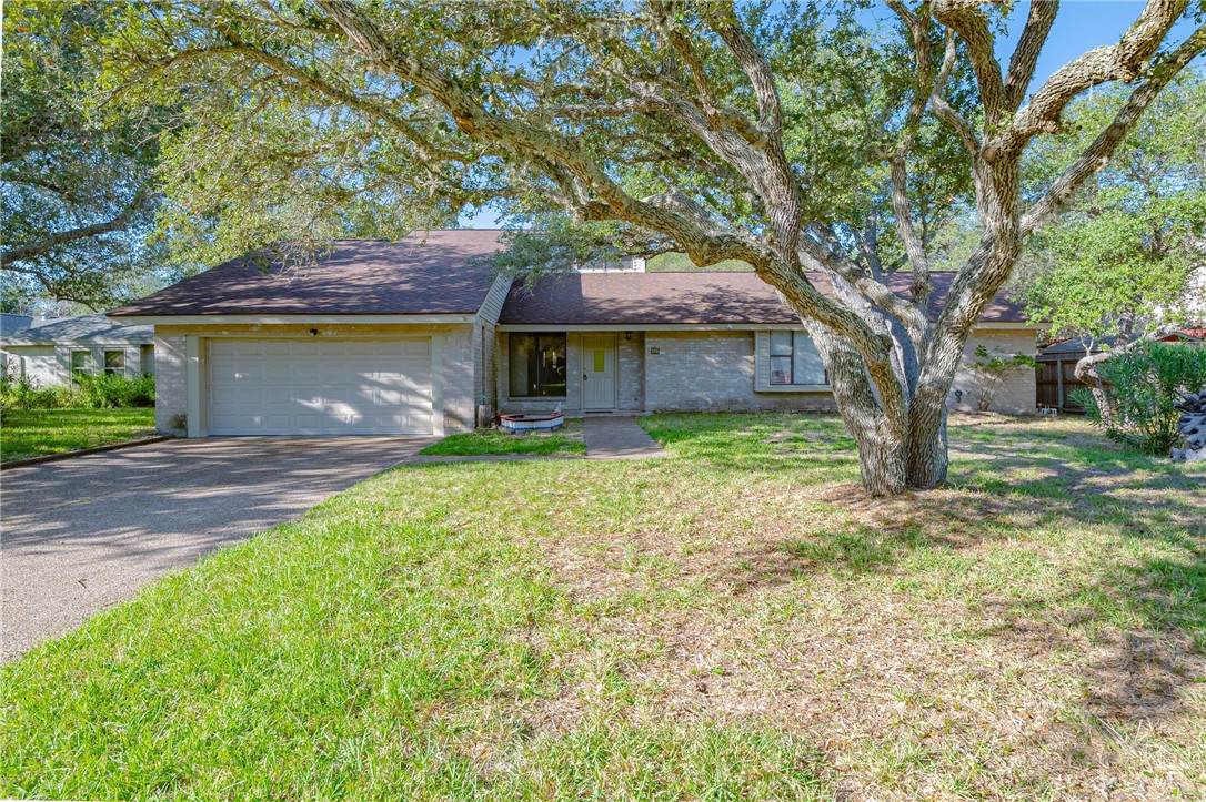 116 Oaktree Drive - Photo 1