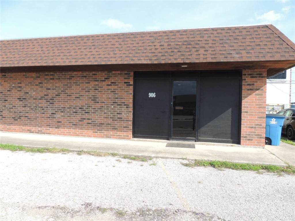 906 Dallas Street - Photo 1