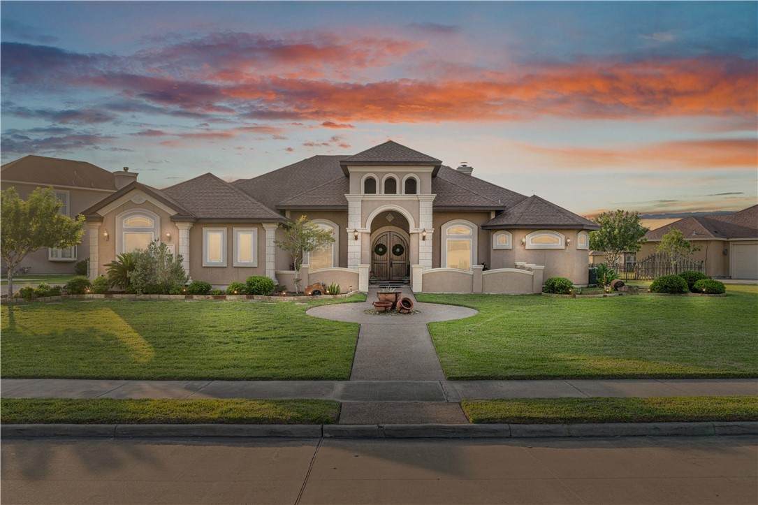 8401 Lago Vista Drive - Photo 1