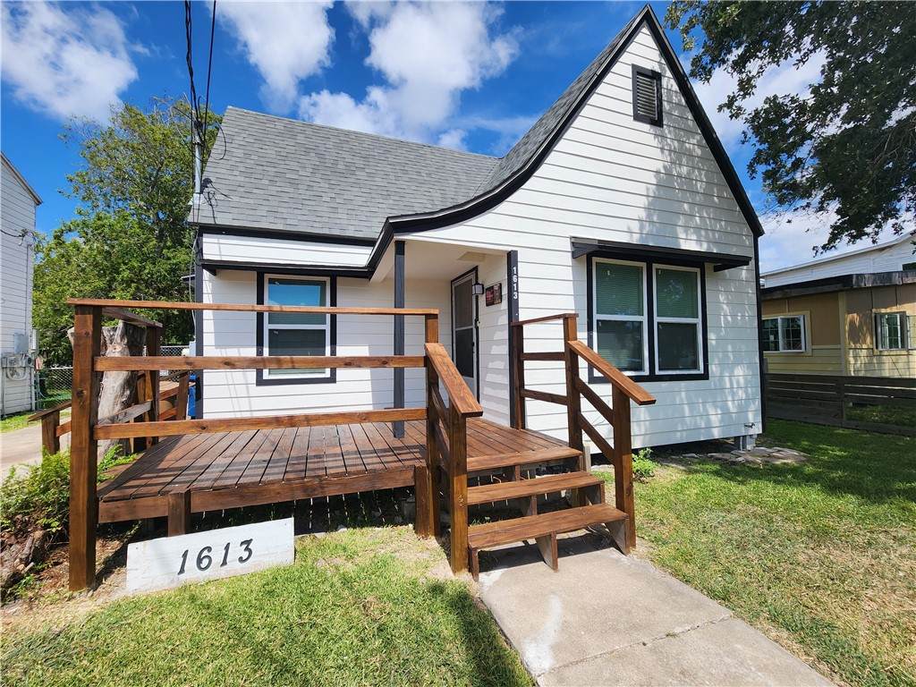 1613 6th Street - Photo 1