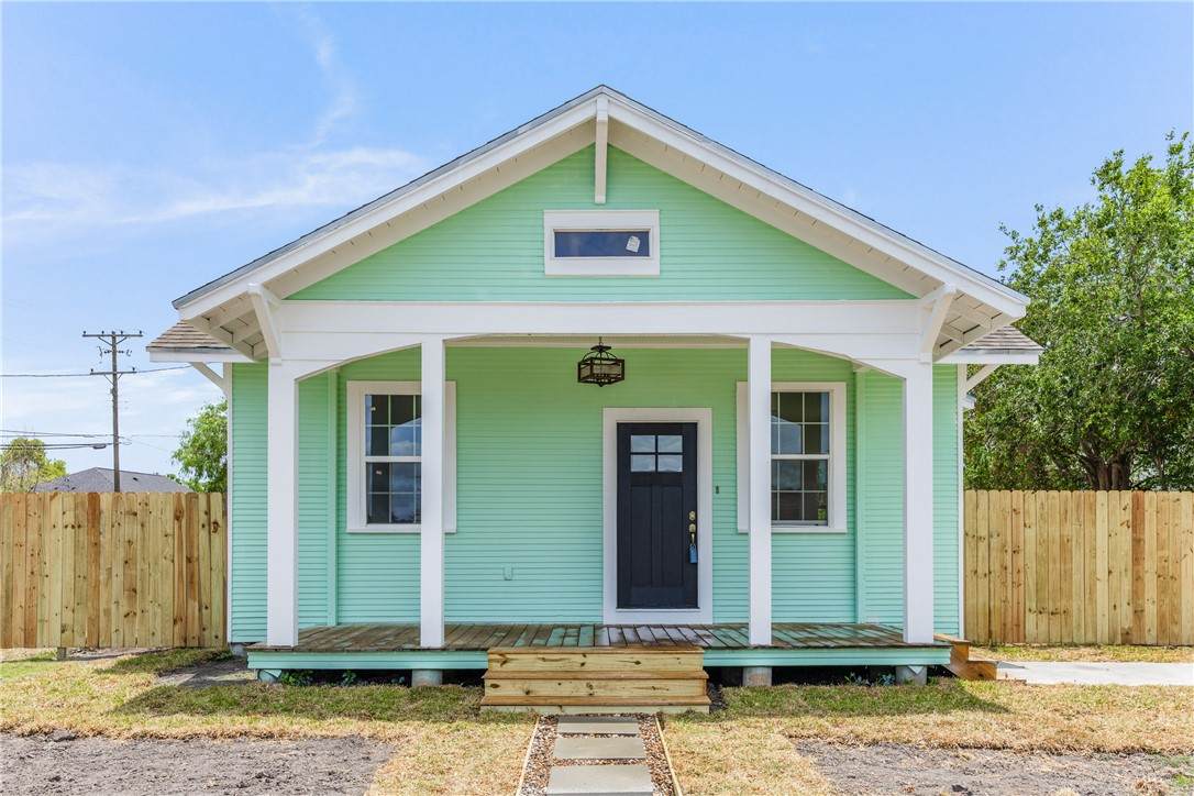 228 Avenue G - Photo 1
