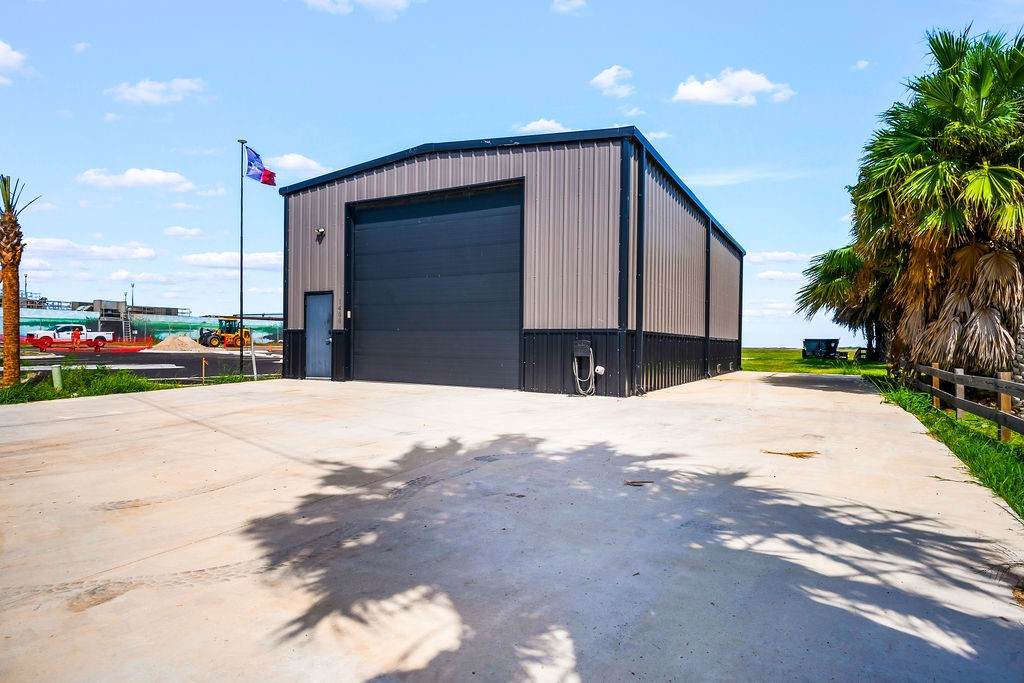1400 Ross Avenue - Photo 1