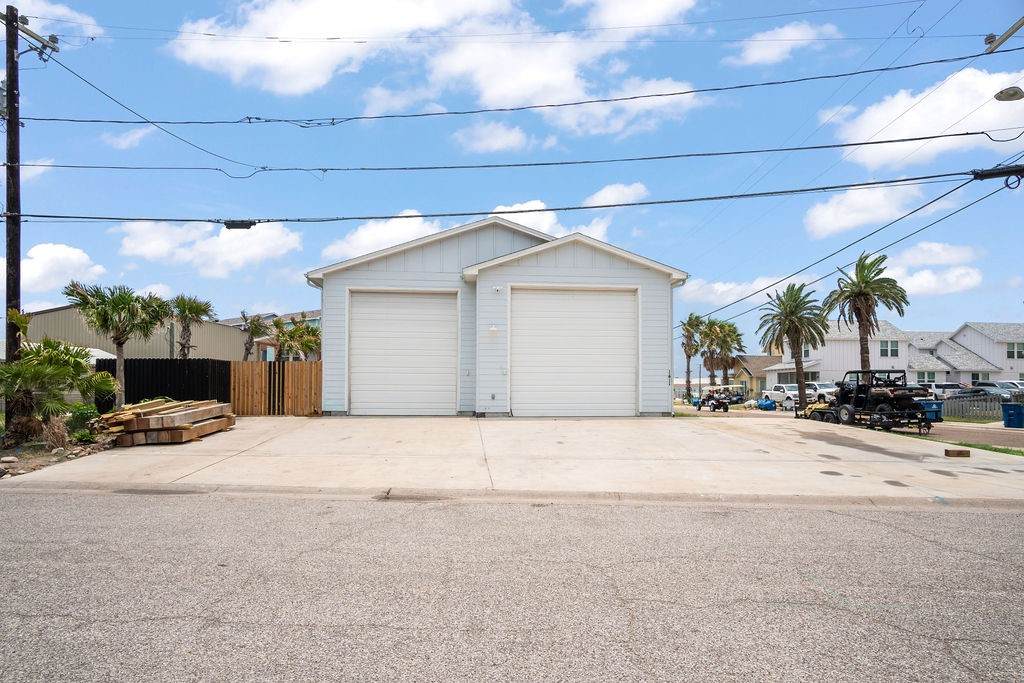 141 Roberts Avenue - Photo 1