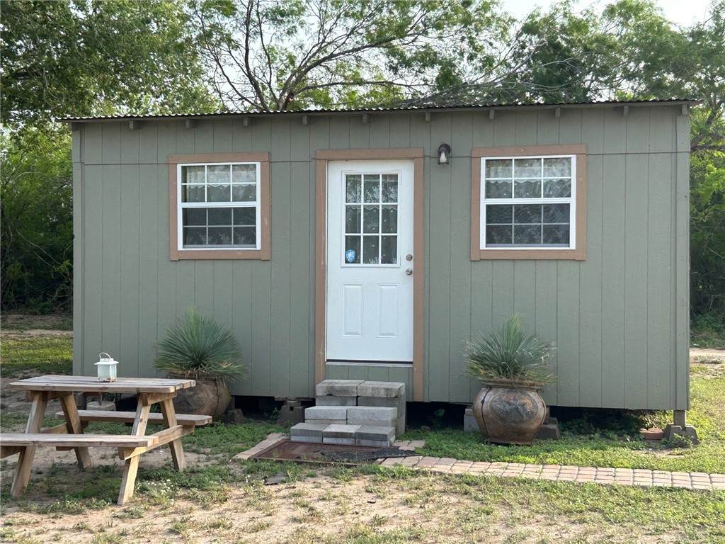 1616 Middle Road - Photo 1