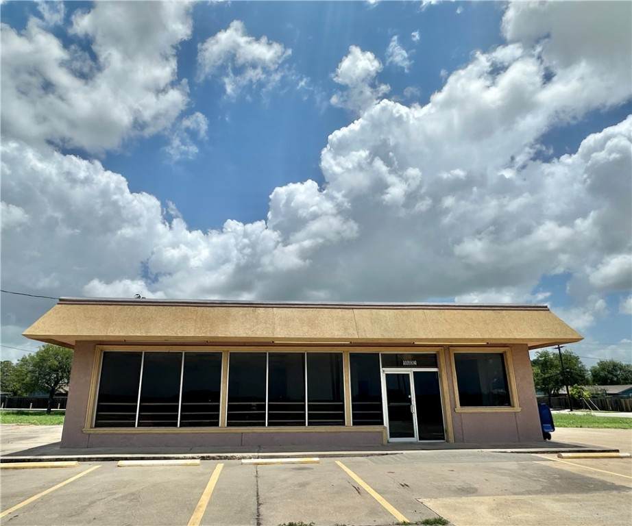 9602 Leopard Street - Photo 1