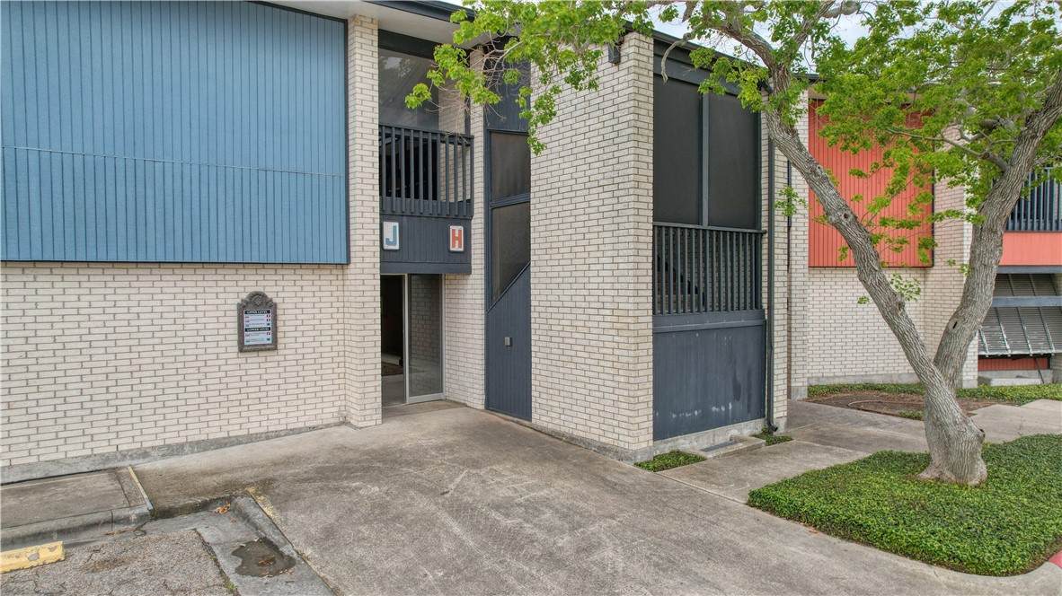 700 Everhart - Photo 1