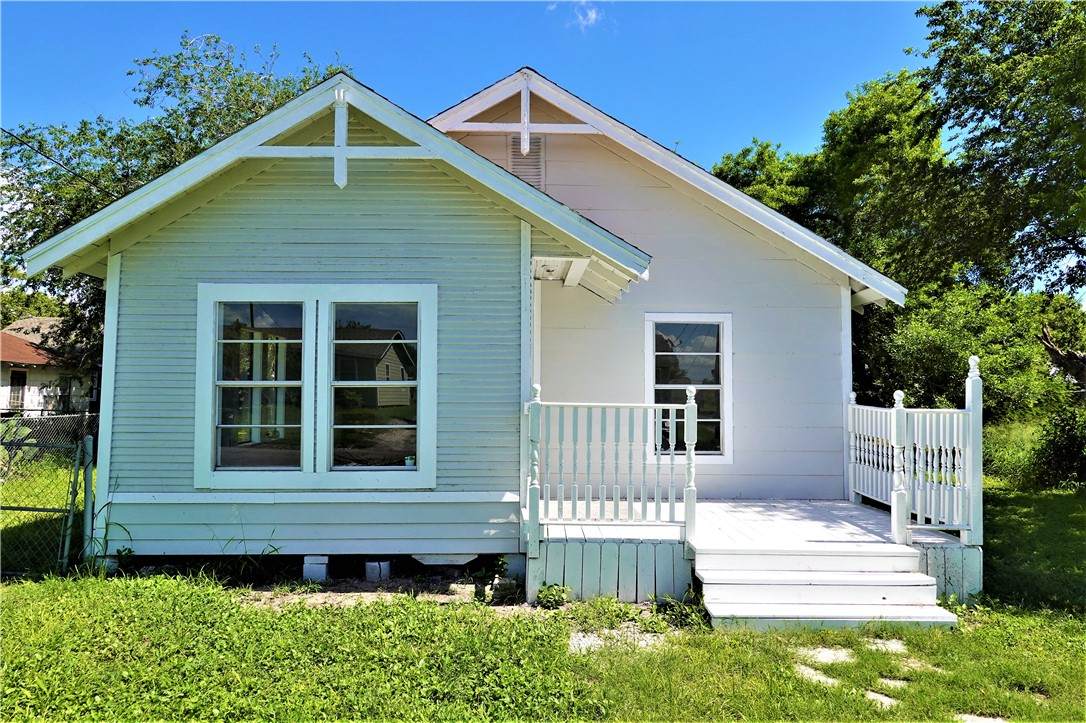 614 Victoria Avenue - Photo 1