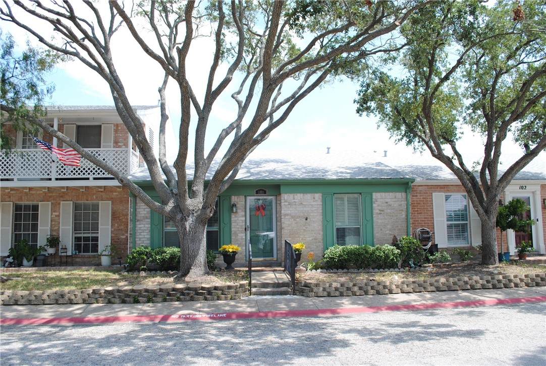 101 Townhouse - Photo 1