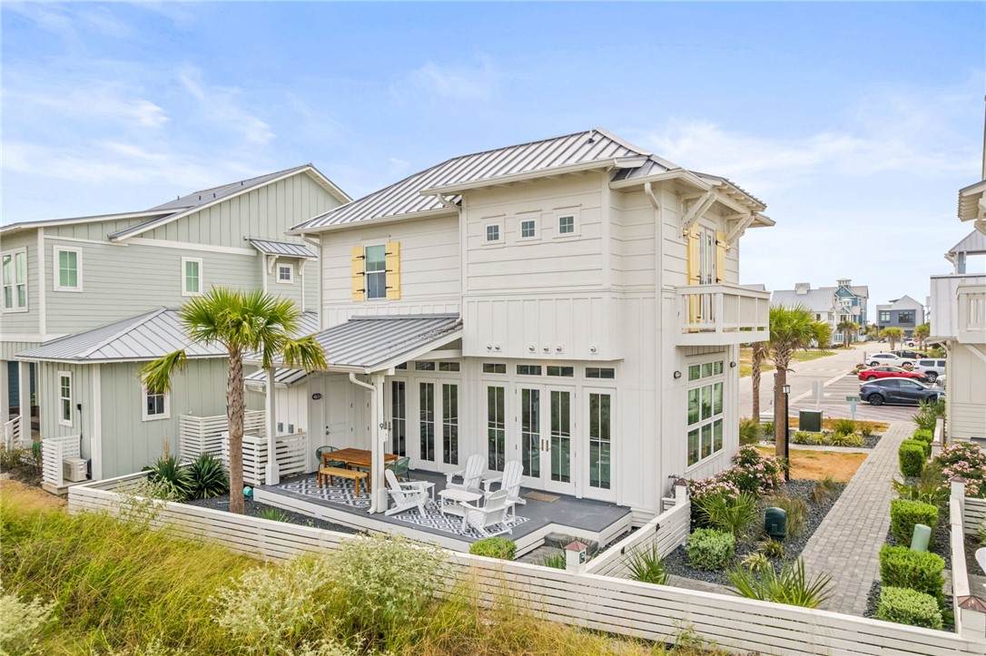 673 Center Square South - Photo 1