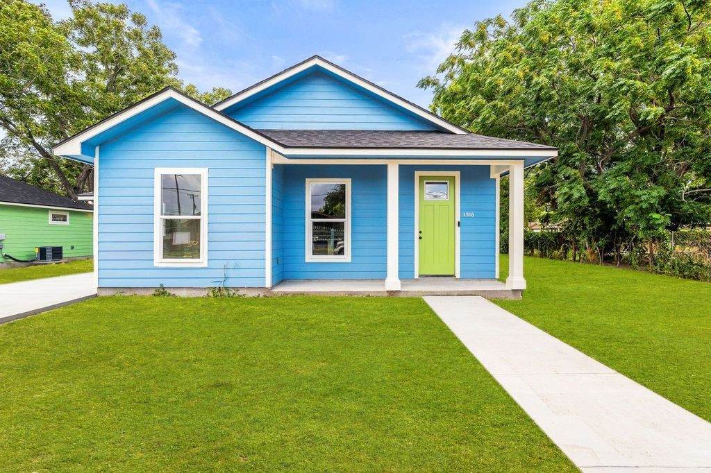 1316 Hancock Avenue - Photo 1