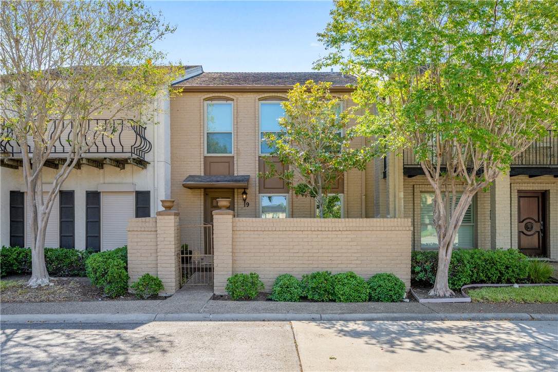 19 Lake Shore Drive - Photo 1