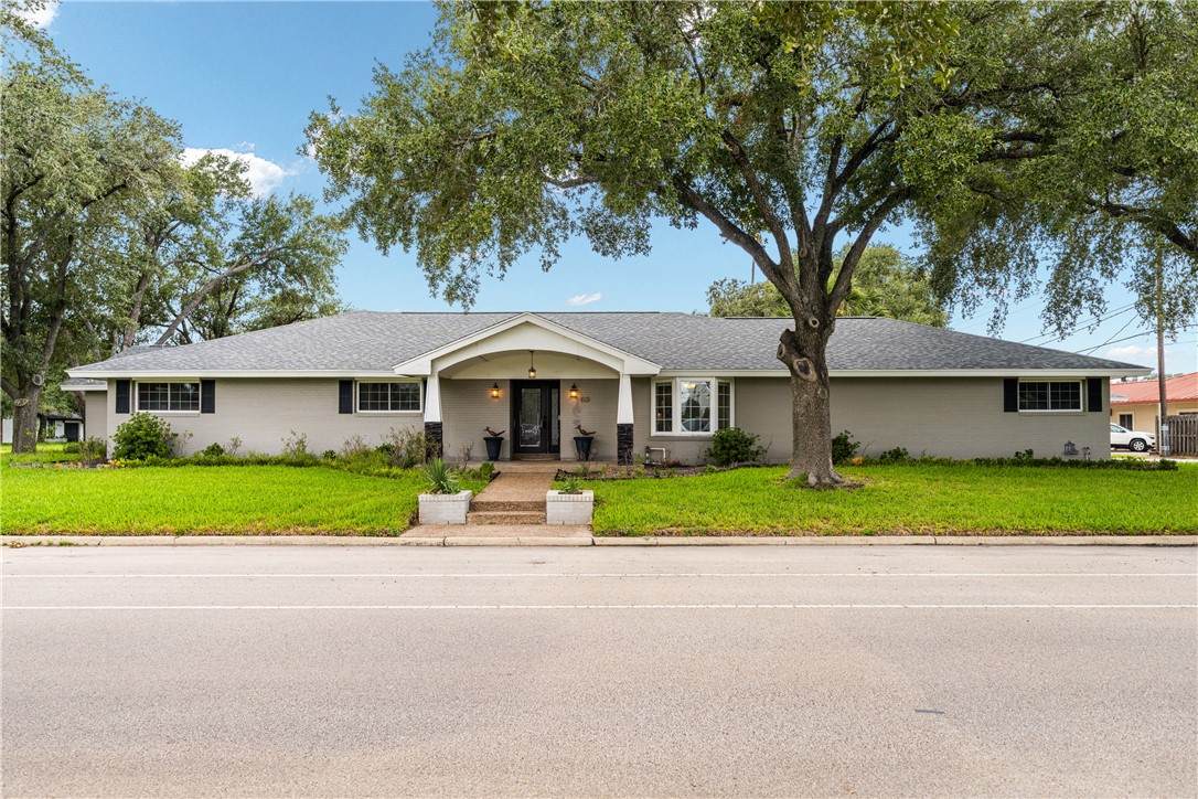 615 University Boulevard - Photo 1