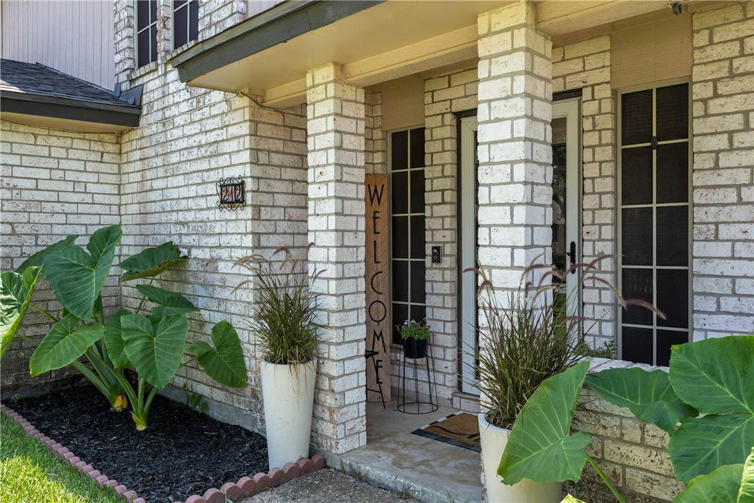 212 San Saba Drive - Photo 1