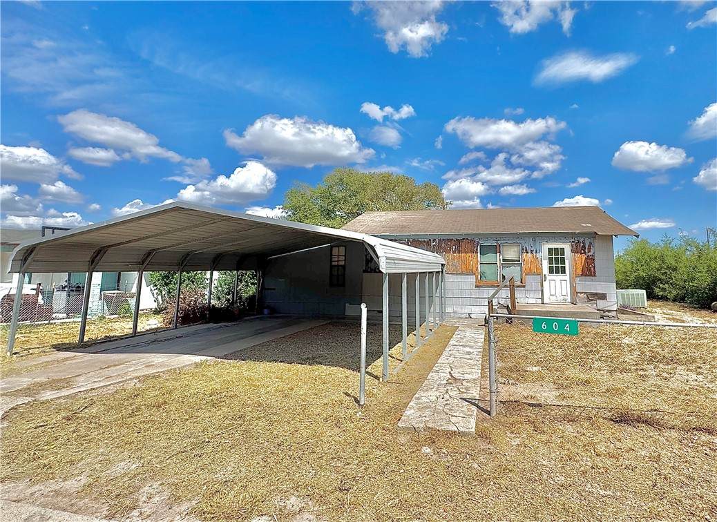 604 Magnolia Street - Photo 1