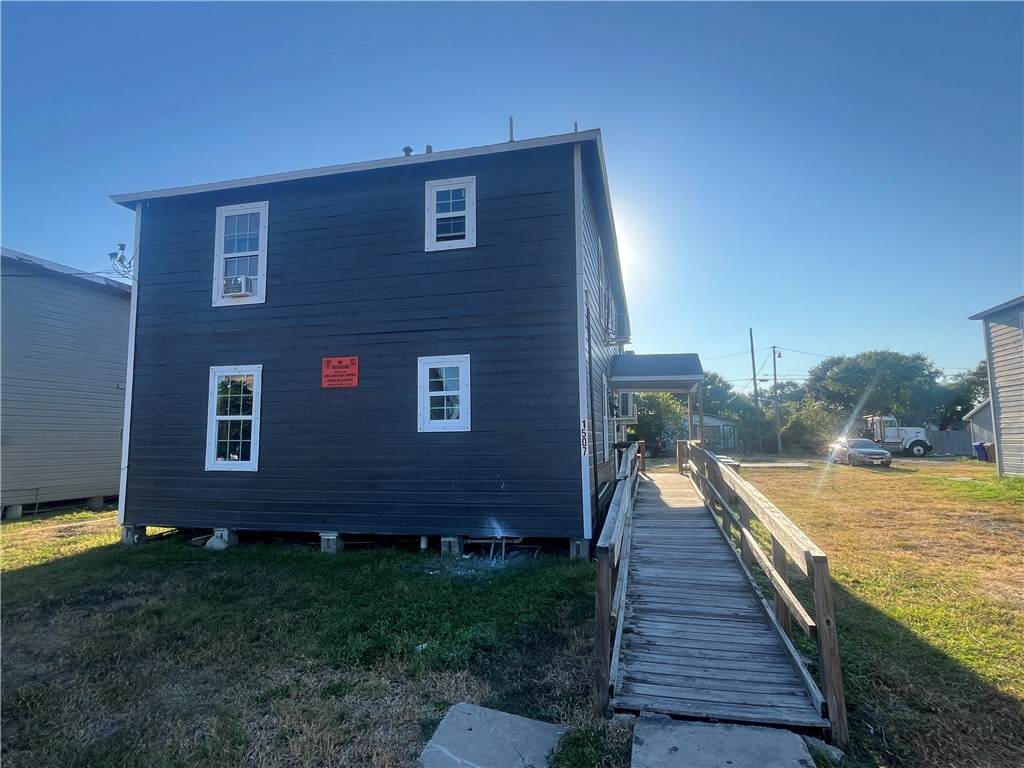 1507 10th Street - Photo 1