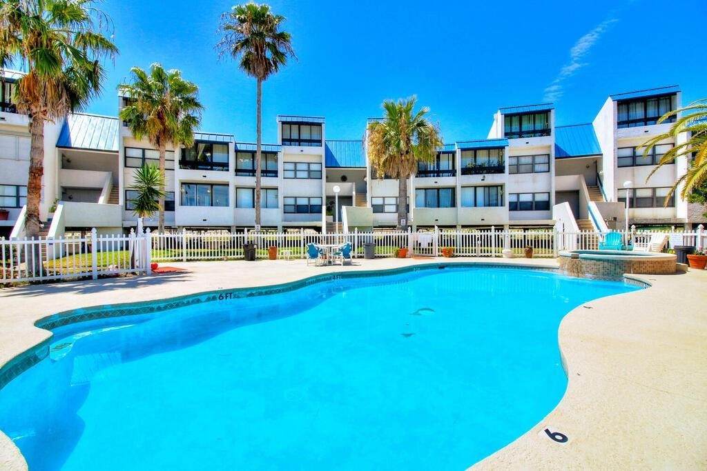 14401 Commodores Drive - Photo 1