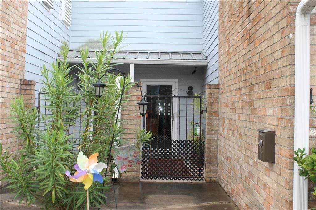 1461 Moore Avenue - Photo 1