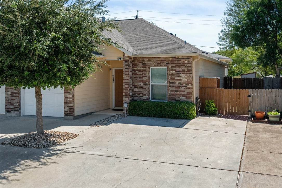 923 Moore Avenue - Photo 1