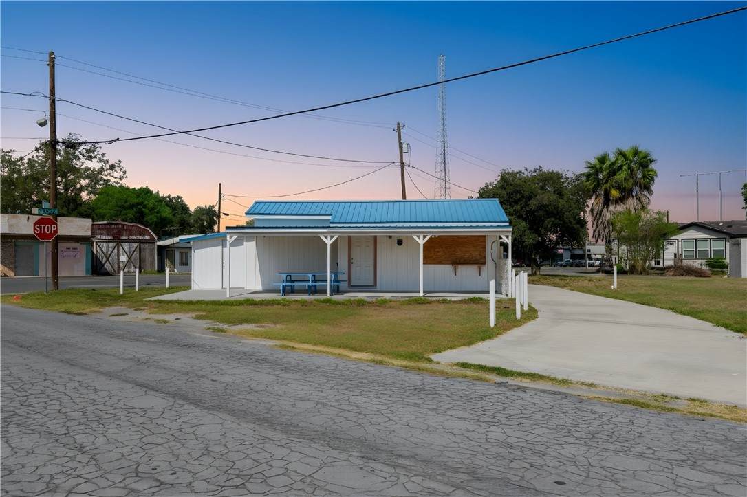 100 Huisache Street - Photo 1