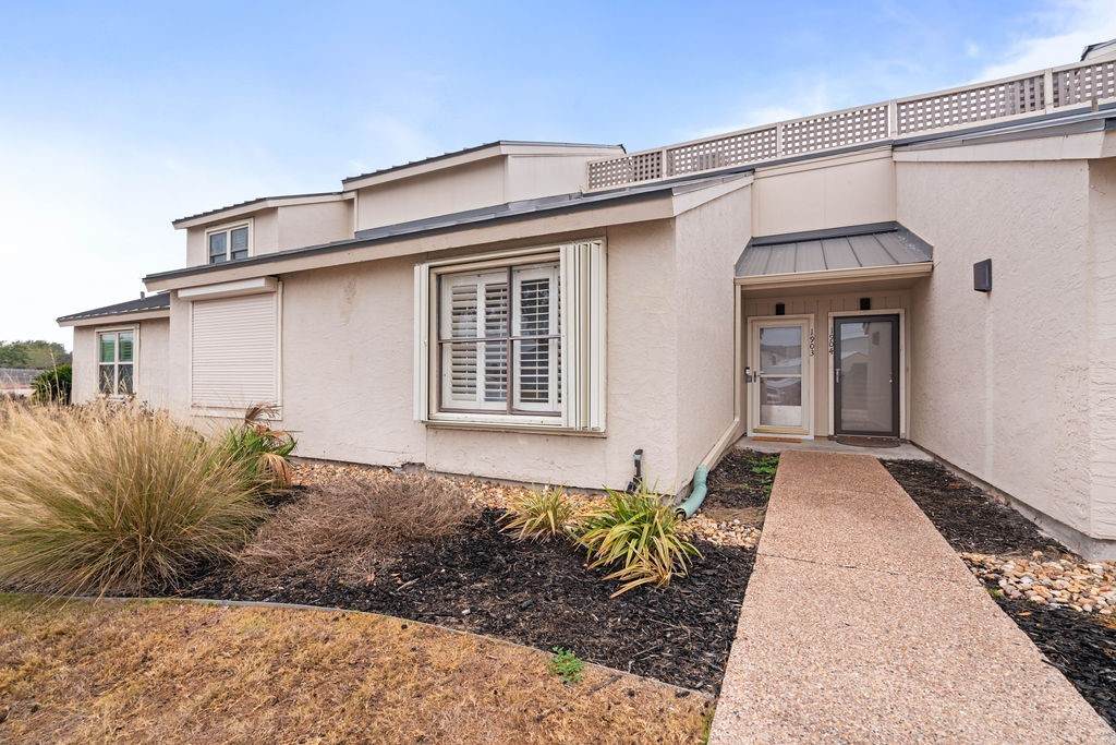 1903 Bayhouse - Photo 1