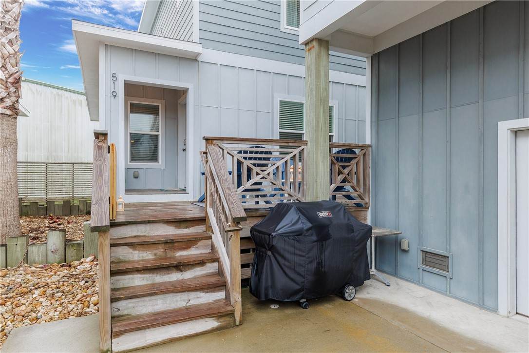 519 Avenue C - Photo 1