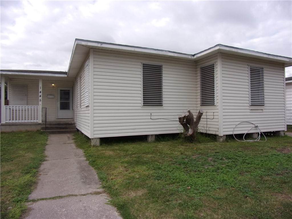 1445 Brentwood Drive - Photo 1