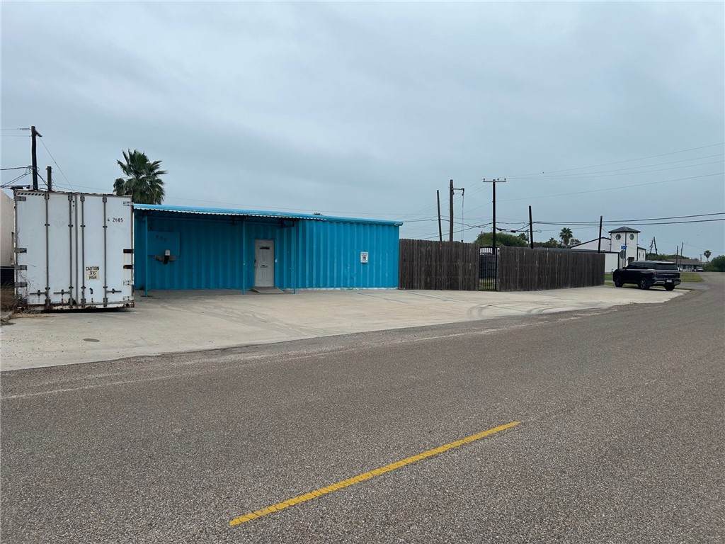 500 Moore Avenue - Photo 1