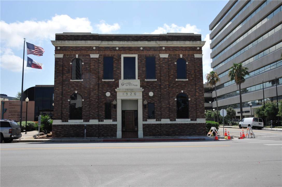 921 Chaparral Street - Photo 1