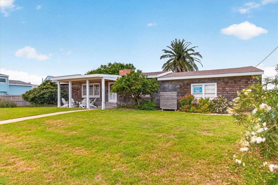 343 Oleander Street - Photo 1