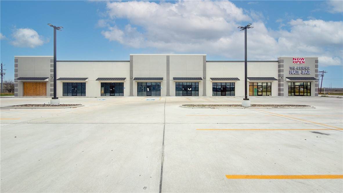 14202 Northwest Boulevard - Photo 1