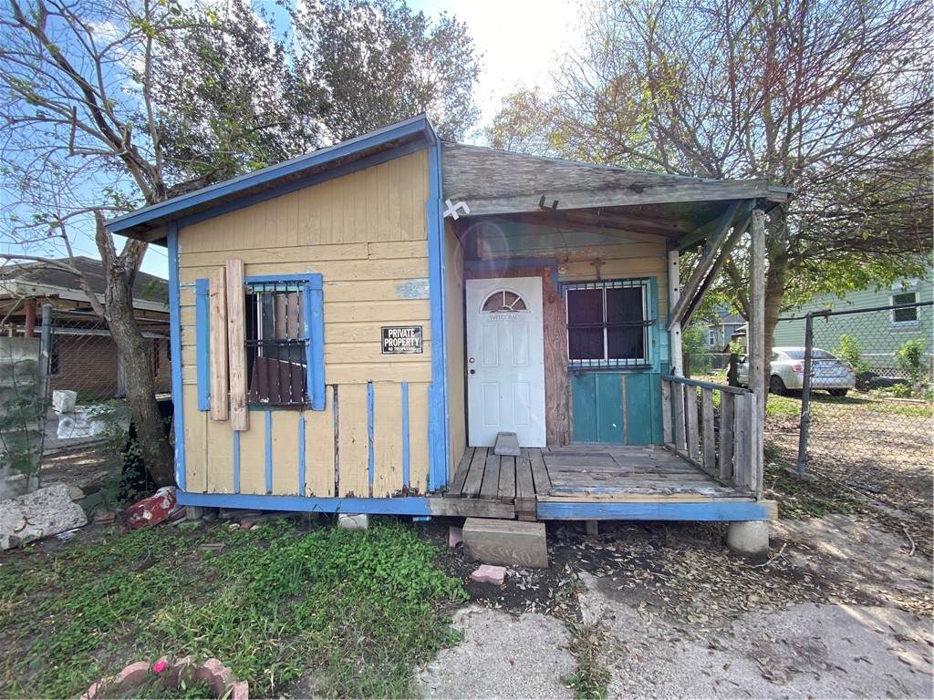 428 Avenue F - Photo 1