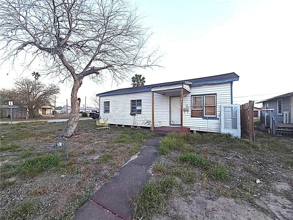 921 A Avenue - Photo 1