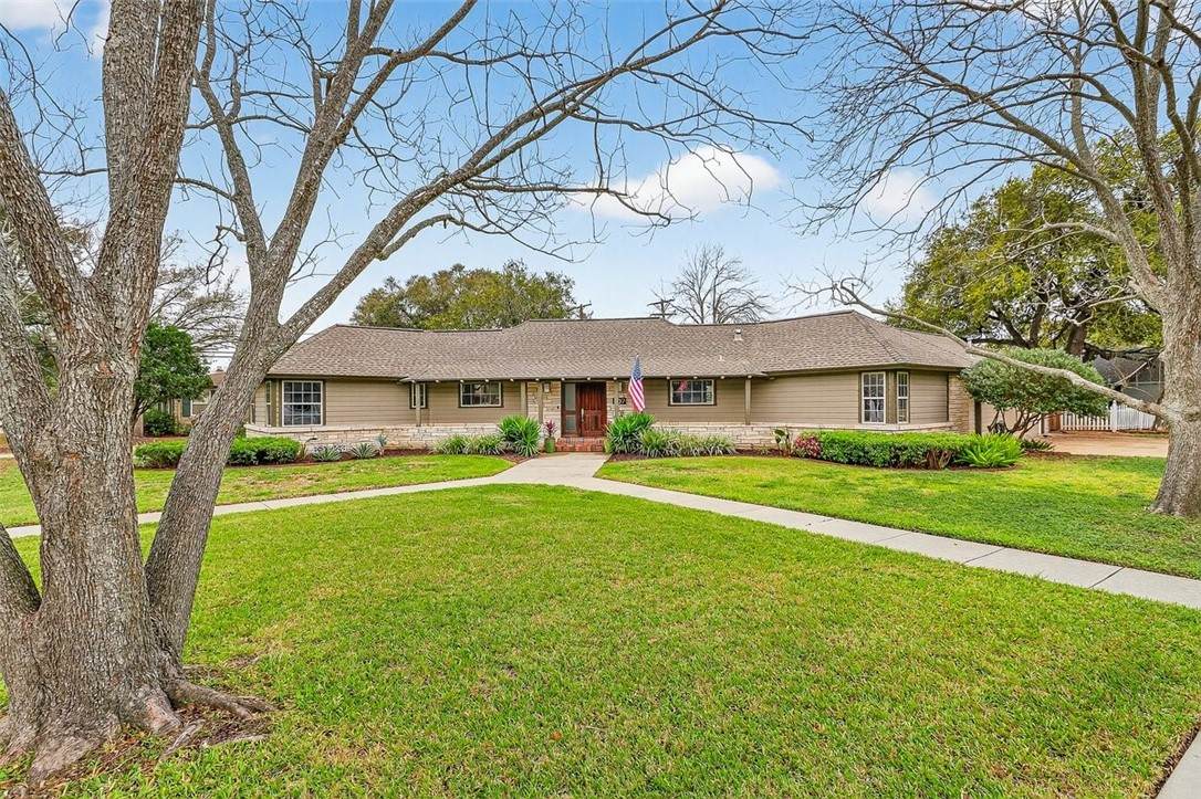 437 Delaine Drive - Photo 1