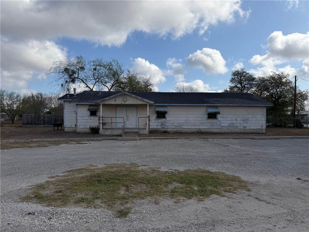 123 Laredo Street - Photo 1