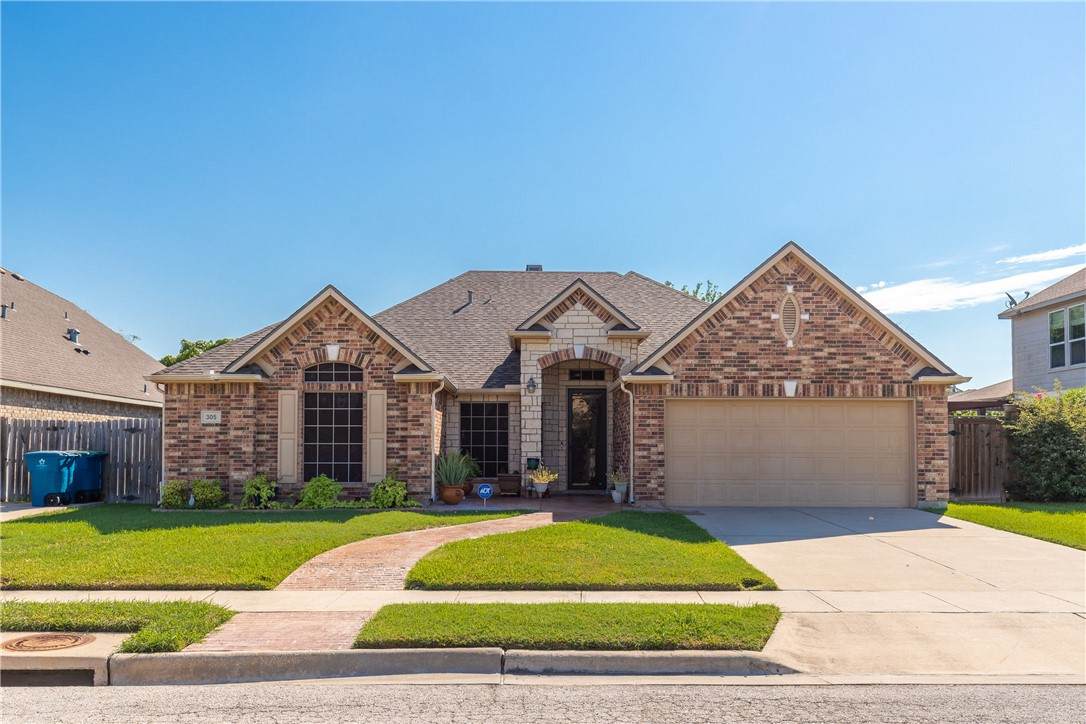 305 Hogan - Photo 1