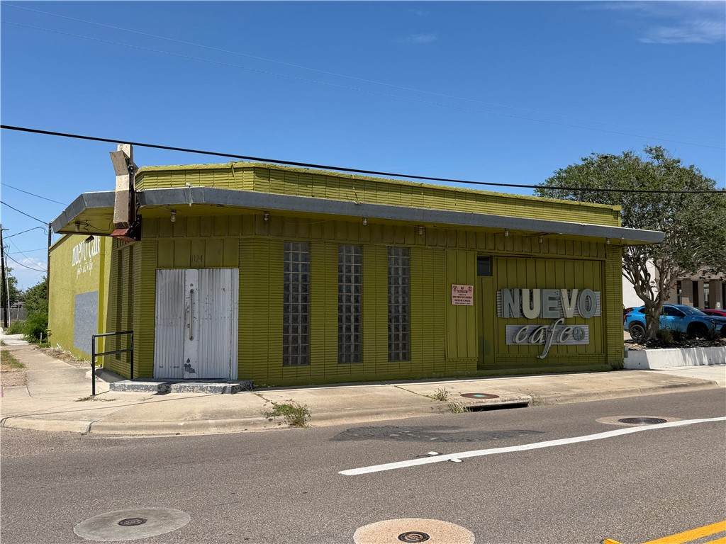 1124 Ayers Street - Photo 1