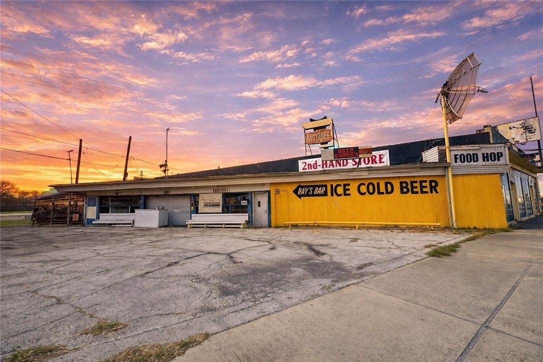 1613 Staples Street - Photo 1