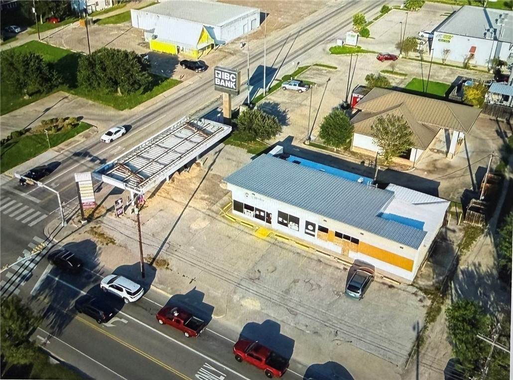 620 Armstrong Avenue - Photo 1