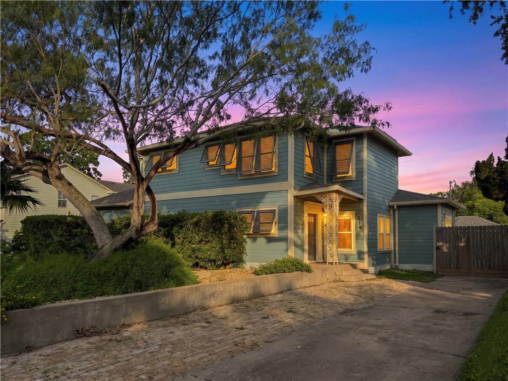219 Leming Avenue - Photo 1