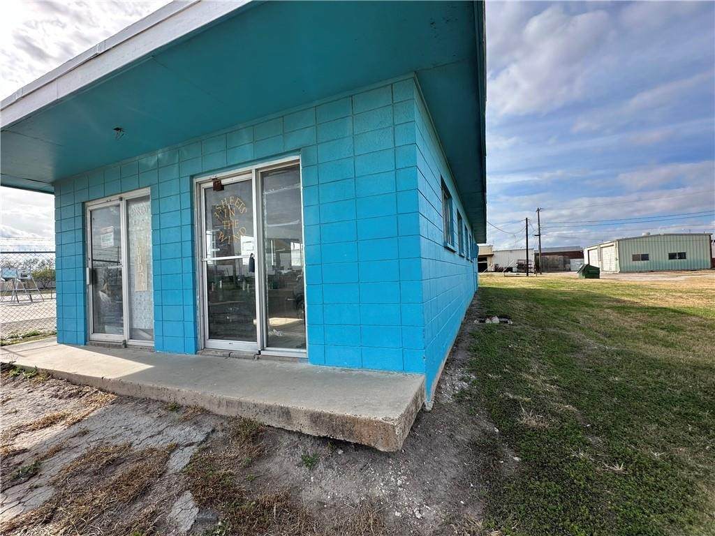 101 Mcintyre Avenue - Photo 1