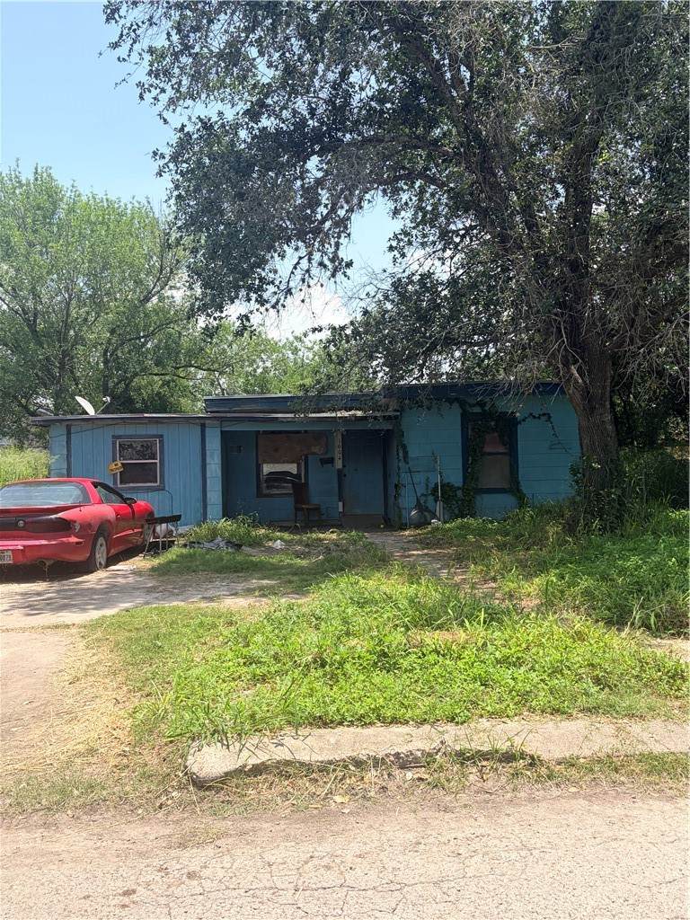 1604 Pena Street - Photo 1