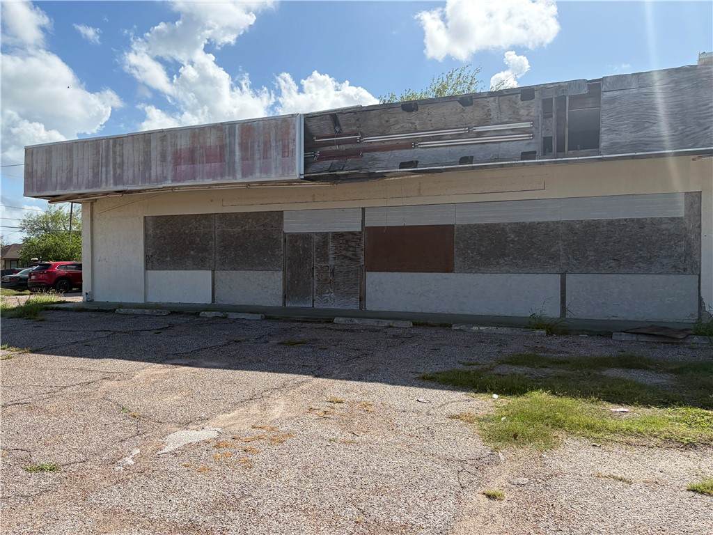 910 Cameron - Photo 1