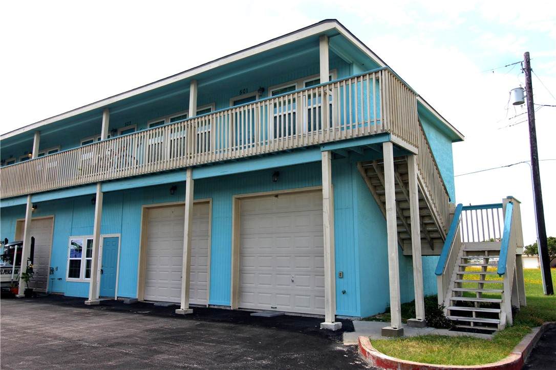 1809 Hillcrest - Photo 1