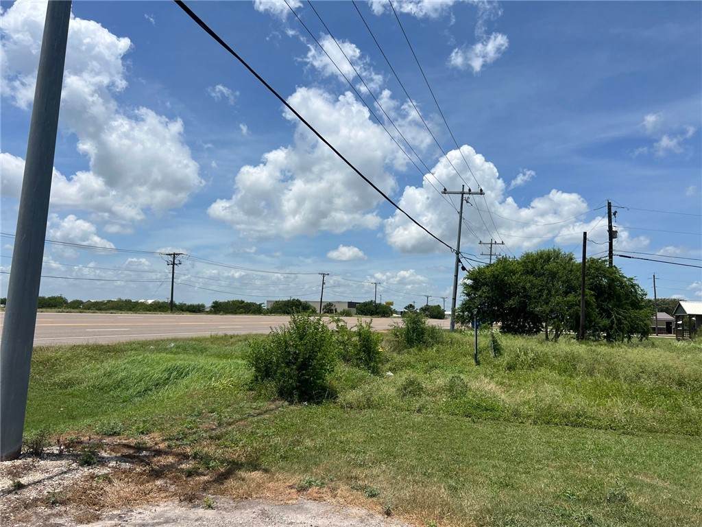 15926 Northwest Boulevard - Photo 1