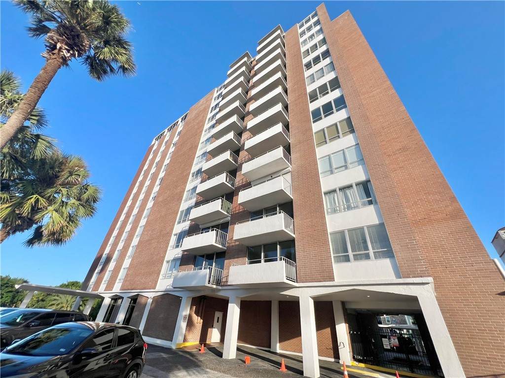 715 Upper Broadway Street - Photo 1