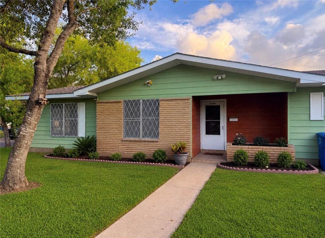 806 Leland Circle - Photo 1