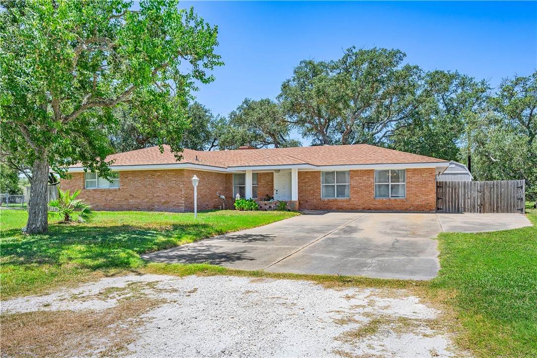 843 Pine Ave - Photo 1