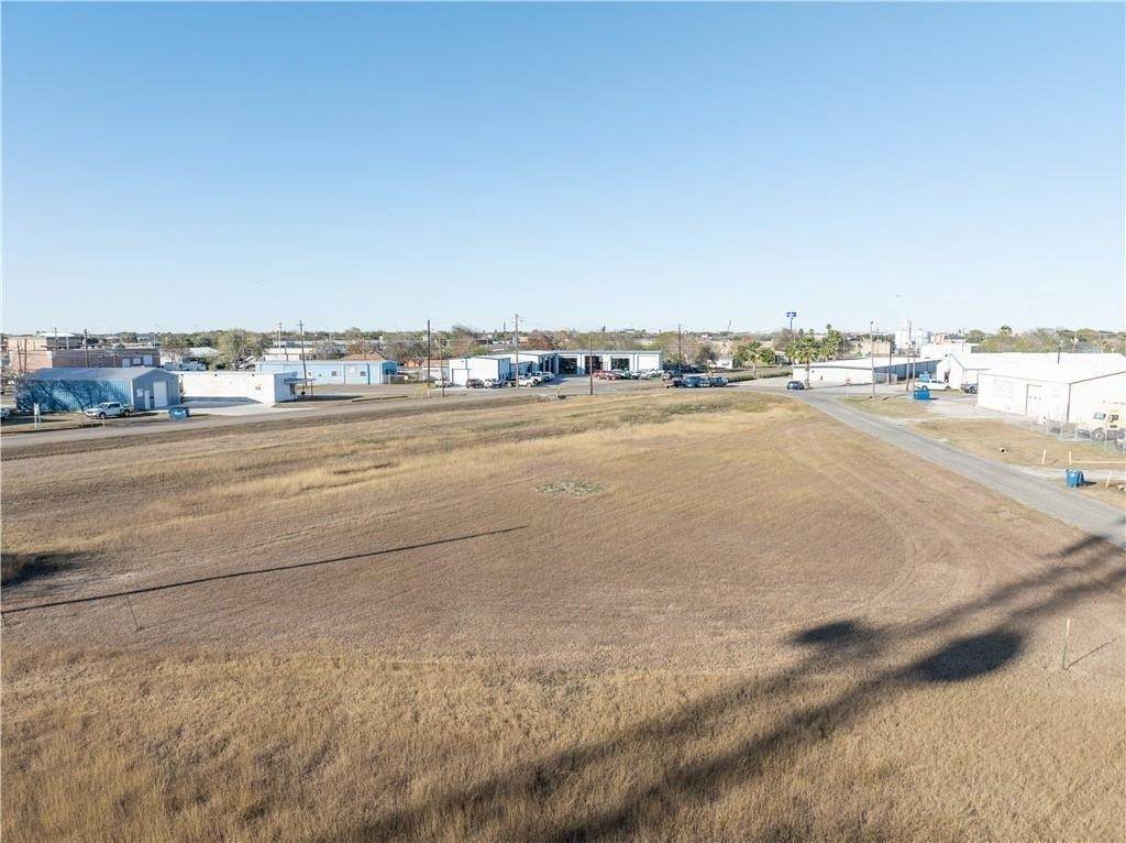 001 Commerce Avenue - Photo 1