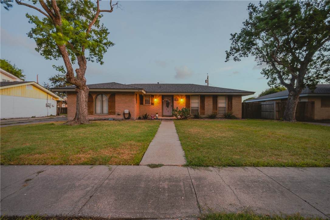 206 Driftwood Drive - Photo 1